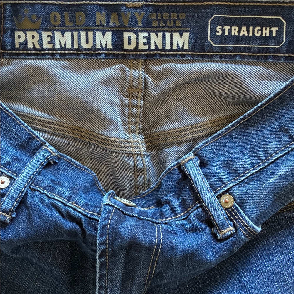 Old Navy Men’s Straight leg Jeans - Picture 3 of 4